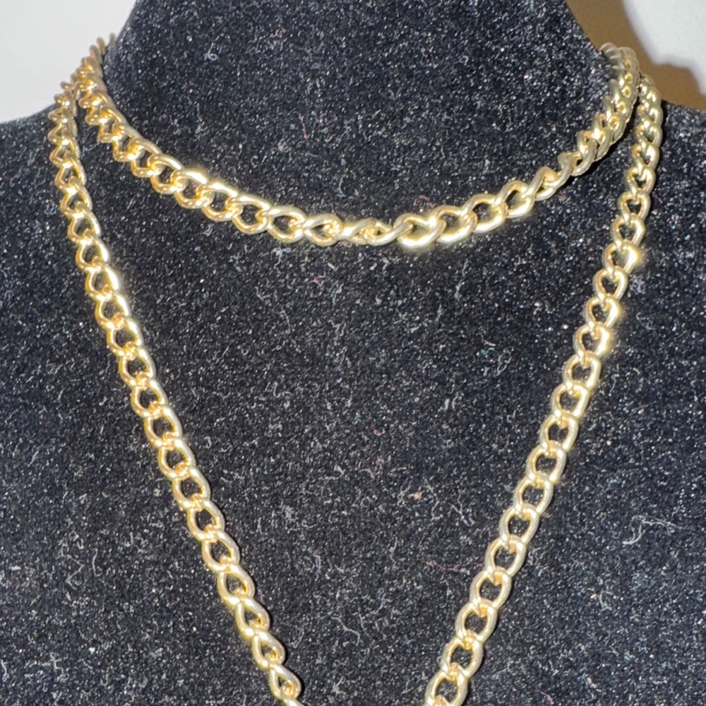 Elegant Gold and Blue Pendant Necklace - Picture 5 of 7